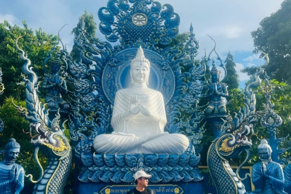 Hồ Quang Hiếu du lịch Thái Lan, check in ngôi chùa trắng Wat Rong Khun nổi tiếng