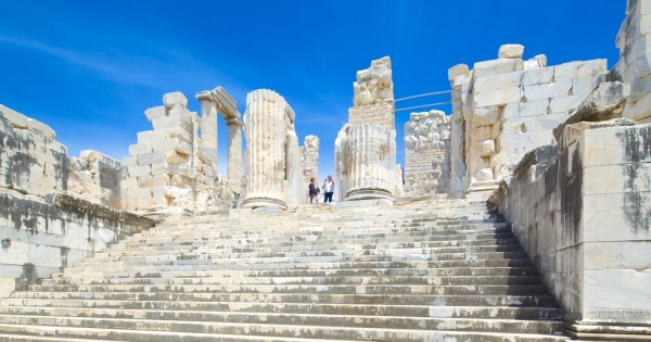 Thông điệp sâu sắc tại lối vào đền thờ thần Apollo ở Delphi