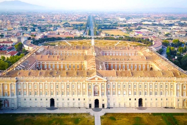 Khám phá cung điện hoàng gia Caserta ở Ý