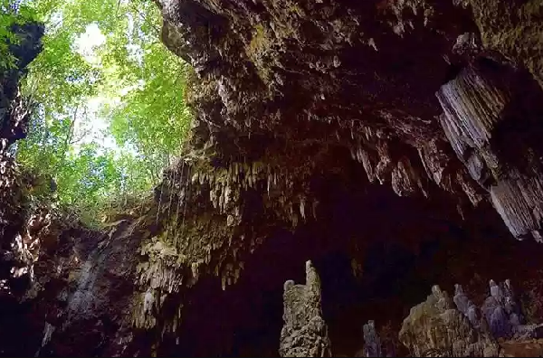 Vẻ đẹp hoang sơ và huyền bí của hang Chiều ở Mai Châu