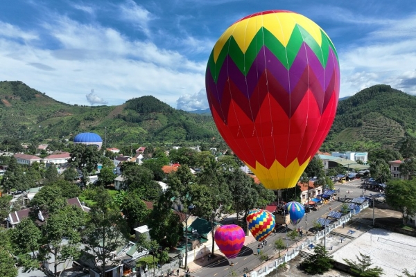 Sôi động với những trải nghiệm thú vị có tại Lễ hội trái cây Khánh Sơn lần thứ II